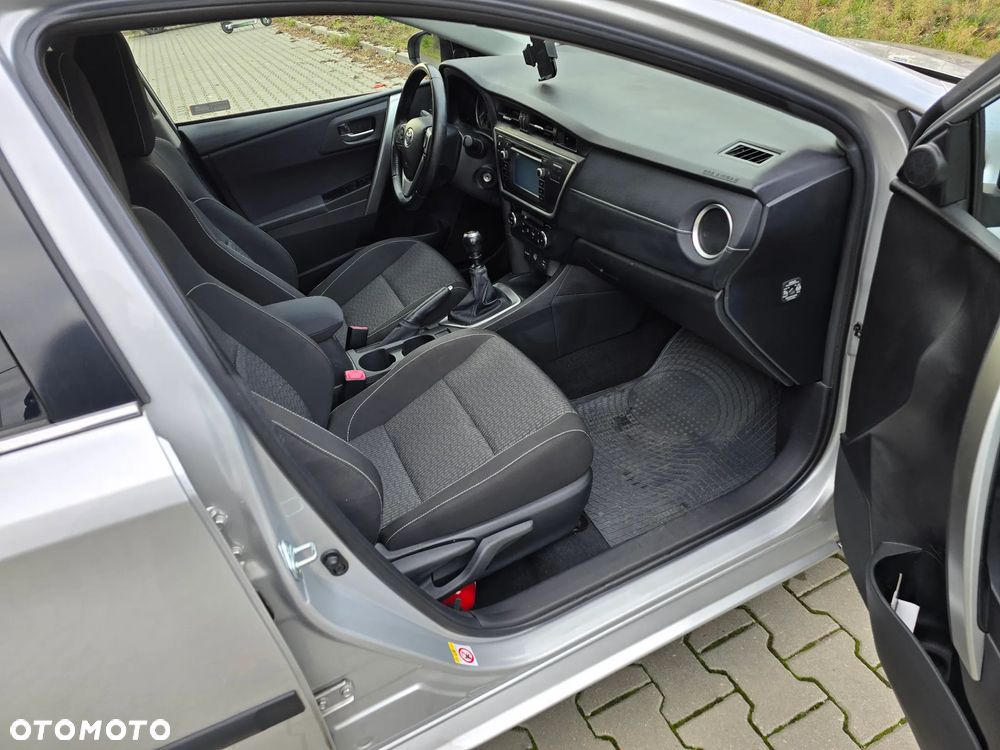 Toyota Auris - 12