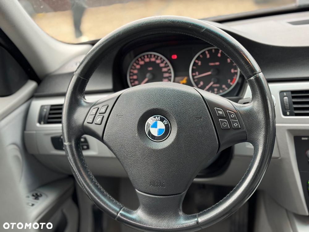 BMW Seria 3 318i Edition Lifestyle - 23