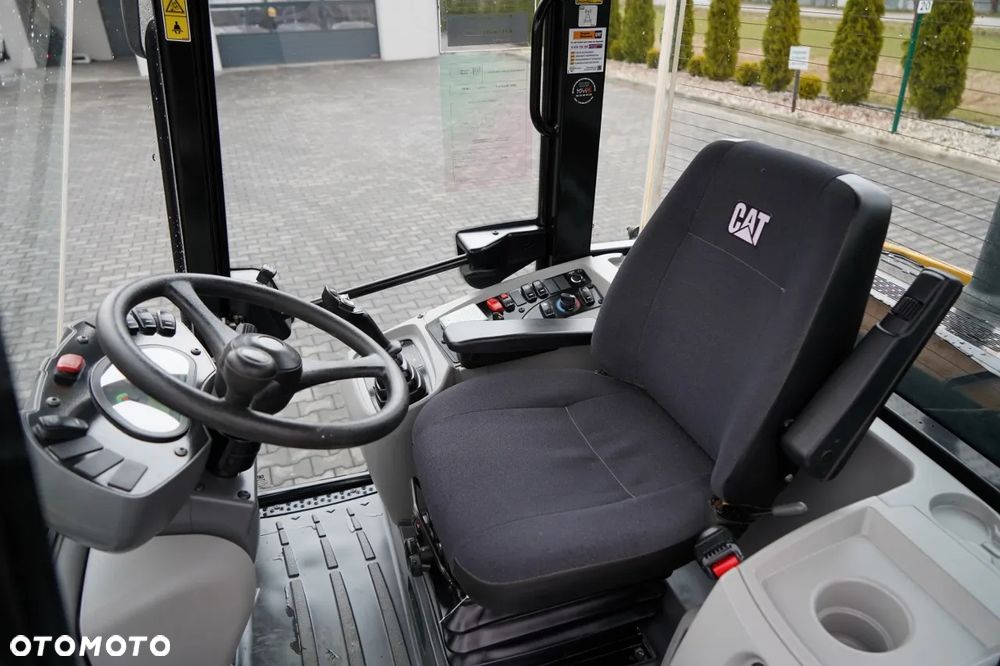 Caterpillar 906 M / ŁADOWARKA  CZOŁOWA / 2020 R / - 30