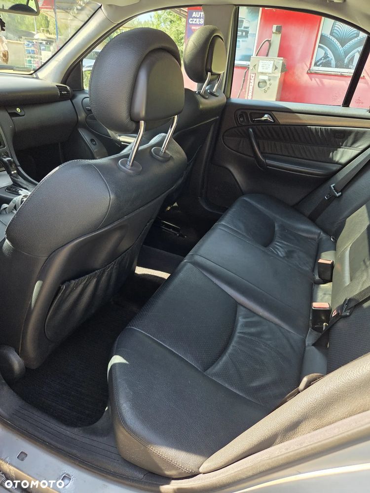 Mercedes-Benz Klasa C 320 4Matic Classic - 10