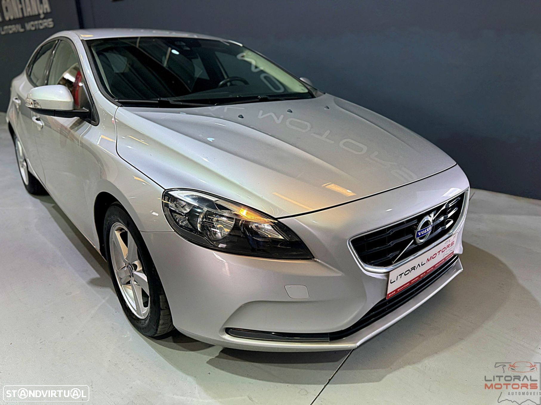Volvo V40 1.6 D2 Momentum Powershift Eco - 3