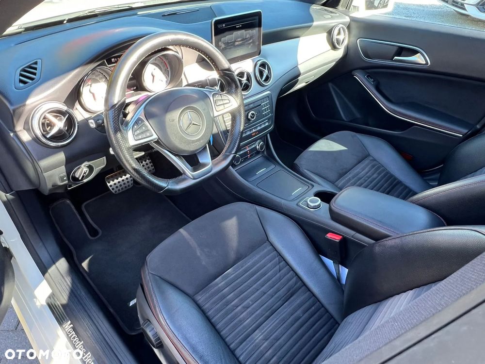 Mercedes-Benz CLA 180 7G-DCT AMG Line - 13