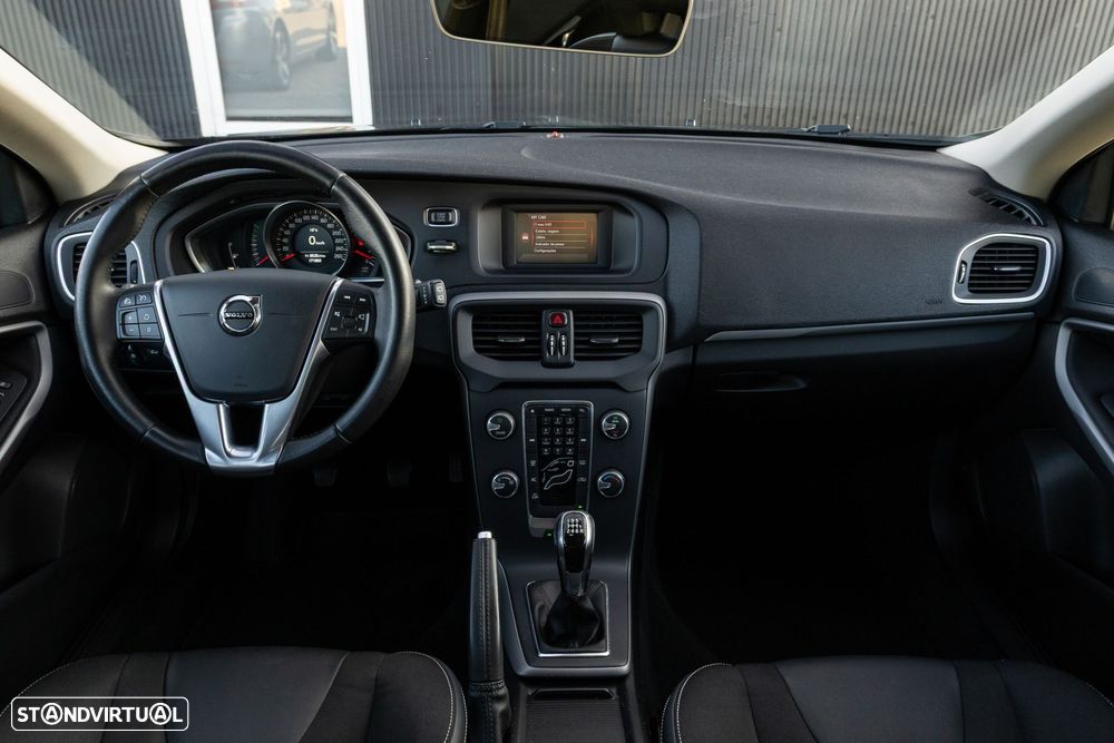 Volvo V40 2.0 D3 Momentum - 21