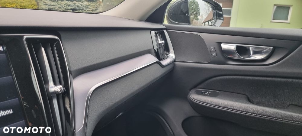 Volvo V60 D3 Momentum Pro - 25