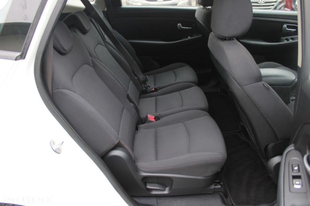 Kia Carens - 27