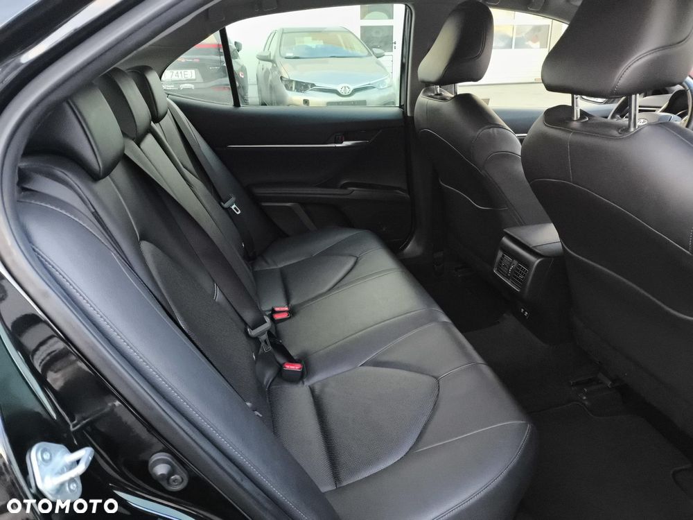 Toyota Camry 2.5 Hybrid Executive CVT - 23