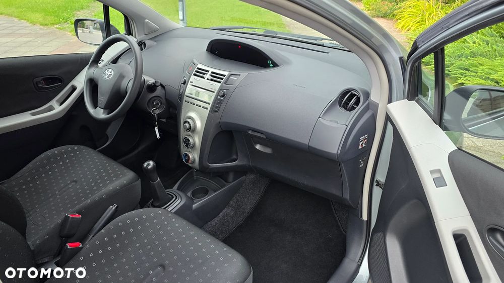 Toyota Yaris - 10