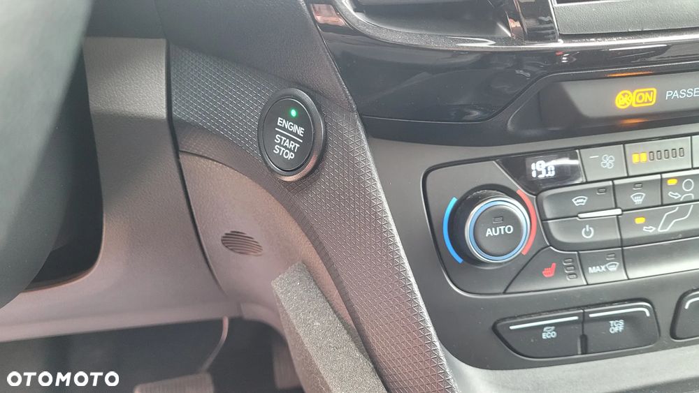 Ford Tourneo Connect Grand - 12