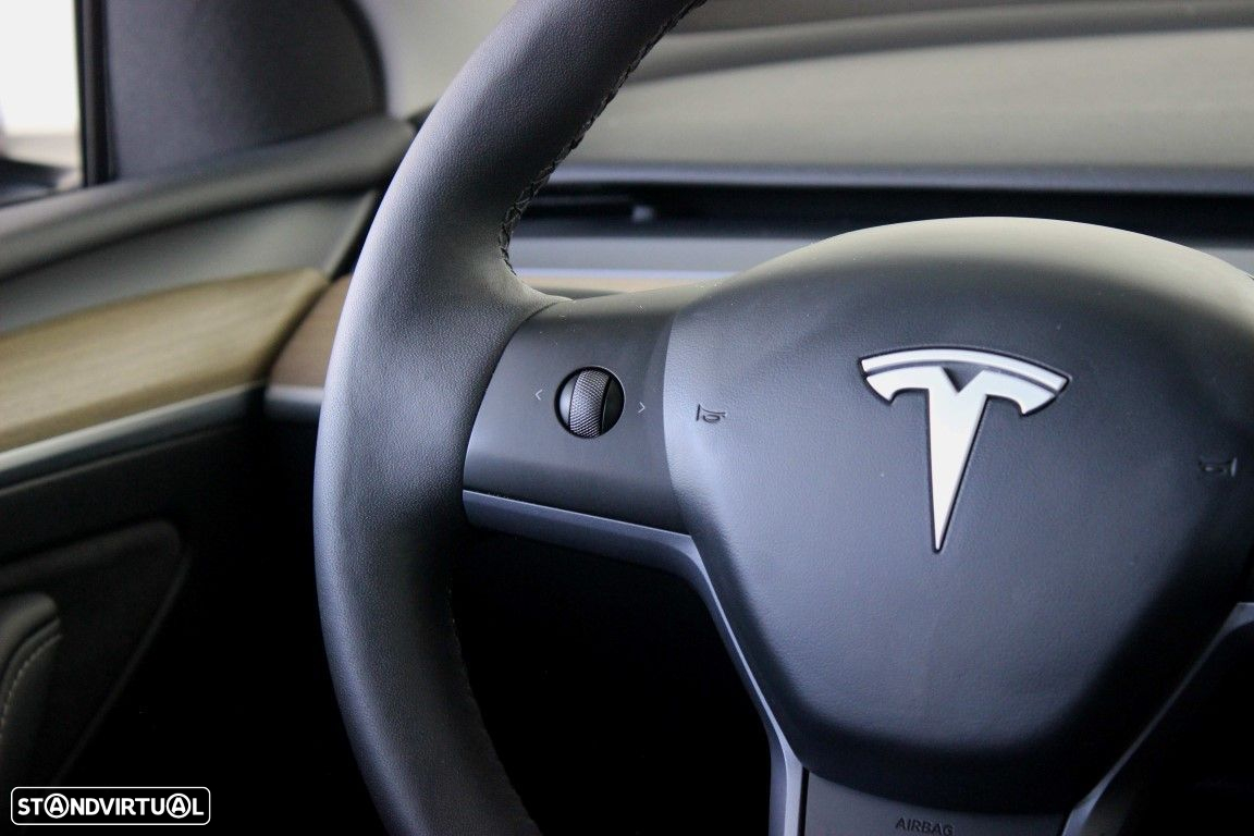 Tesla Model Y - 22