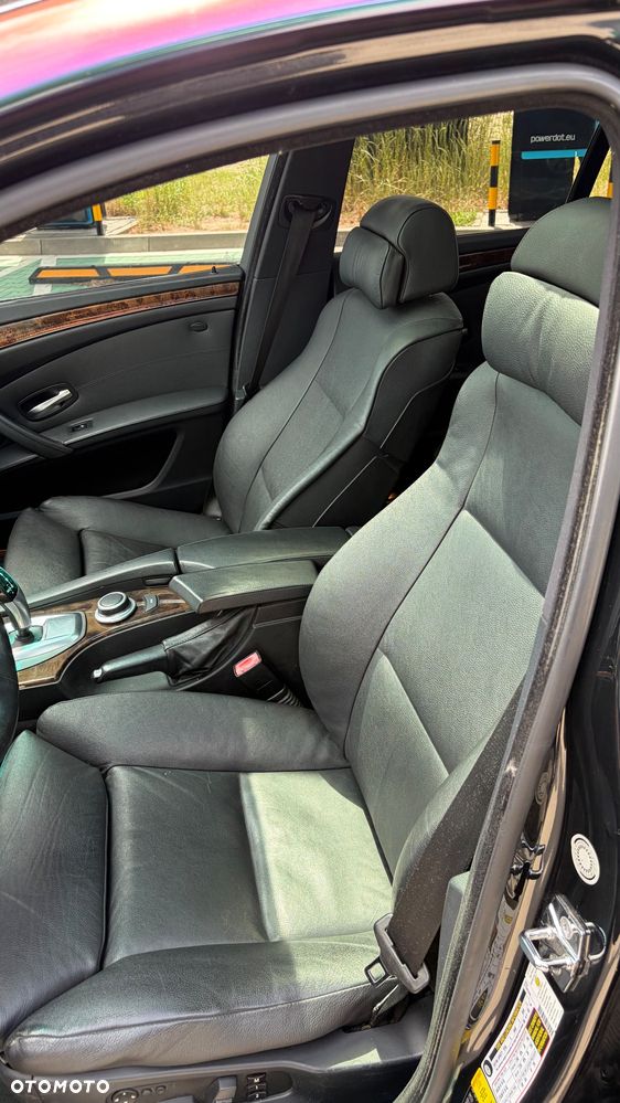 BMW Seria 5 550i - 16