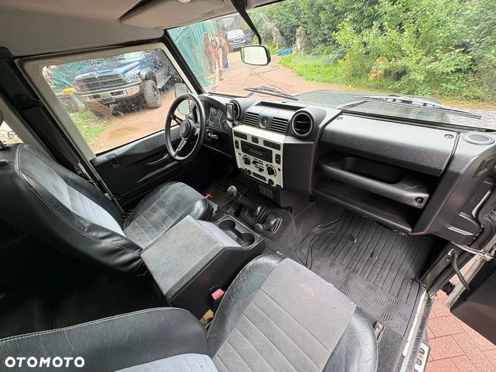 Land Rover Defender 110 SE - 35