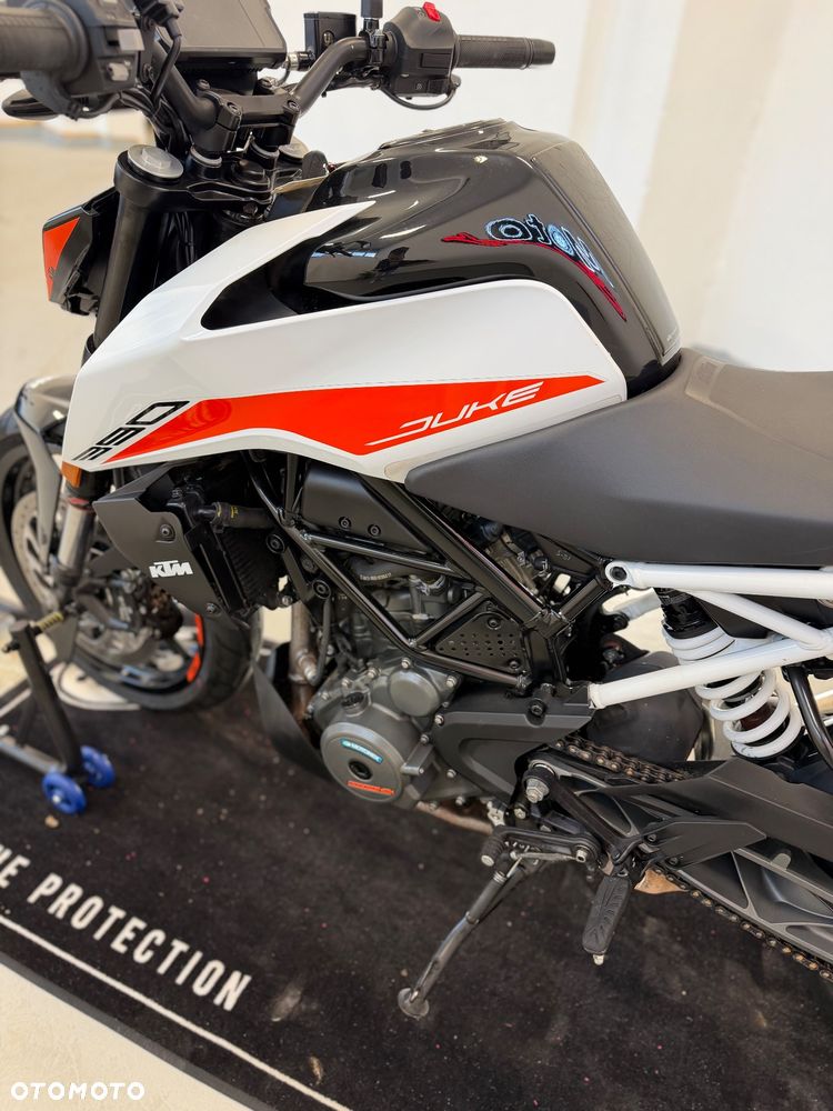 KTM Duke - 18
