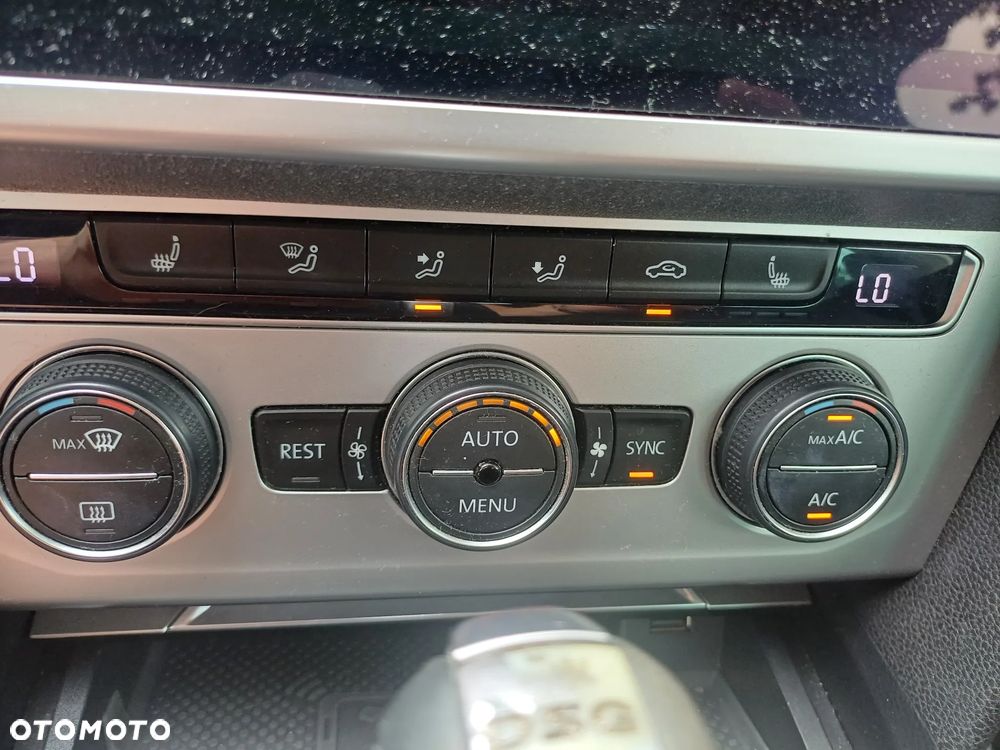 Volkswagen Passat 2.0 TDI SCR DSG Comfortline - 34