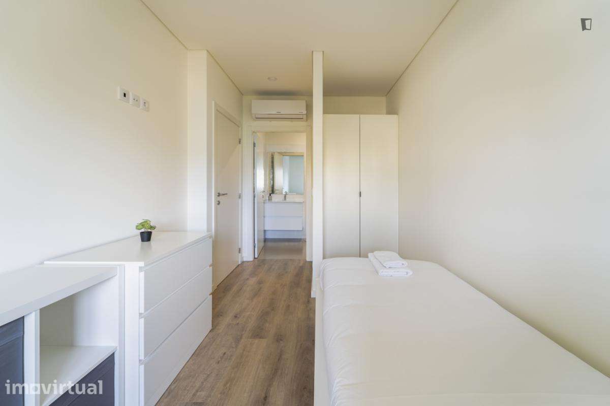 Quarto - localizado em Sé de Braga e São Lázaro Braga - Grande imagem: 4/28