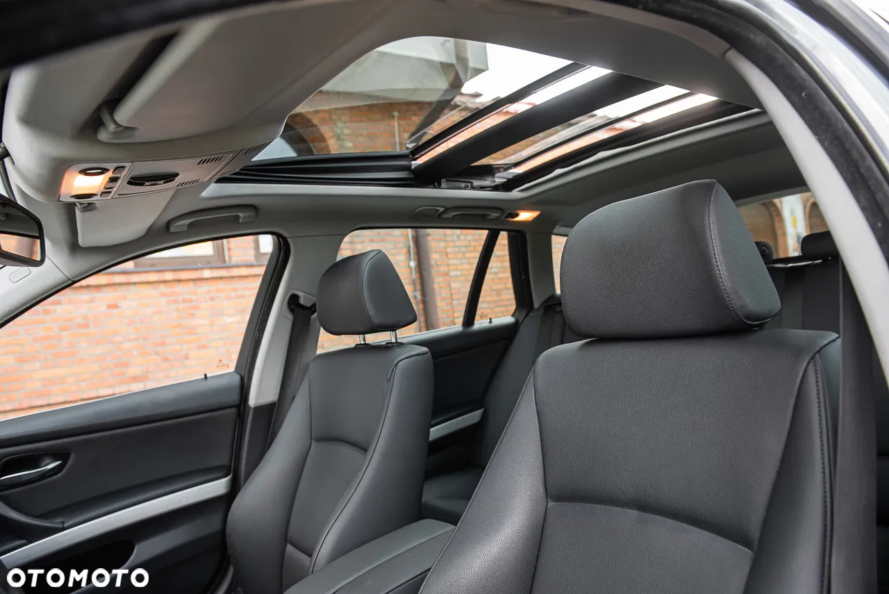 BMW Seria 3 325i Touring - 18