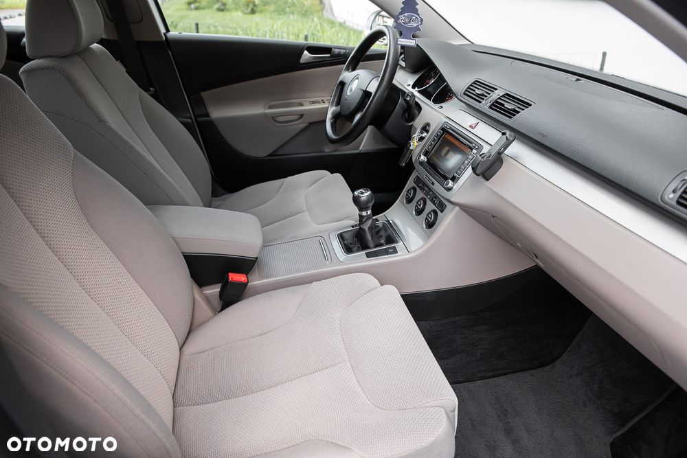 Volkswagen Passat - 31