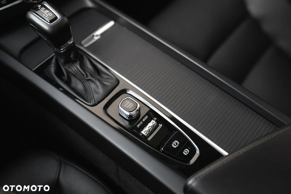 Volvo XC 60 T6 AWD Geartronic Momentum - 20