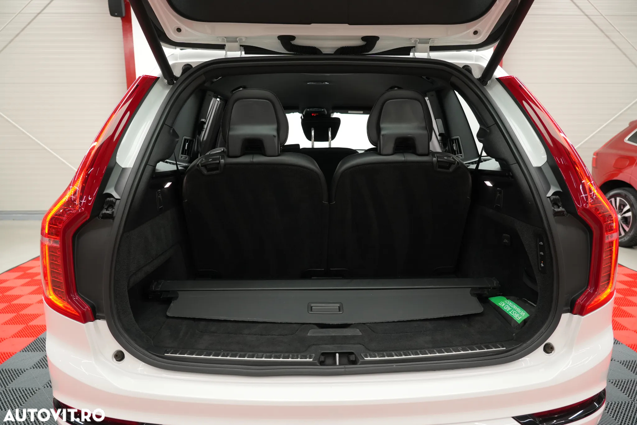 Volvo XC 90 AWD T8 Twin Engine Geartronic RDesign - 30