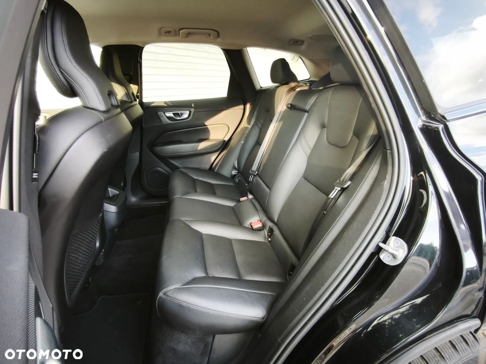Volvo XC 60 B4 B Plus Dark - 26