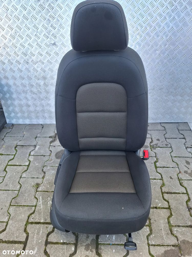 FOTEL PRAWY PRZÓD PASAŻERA PODGRZEWANY - AUDI Q3 13 - 1