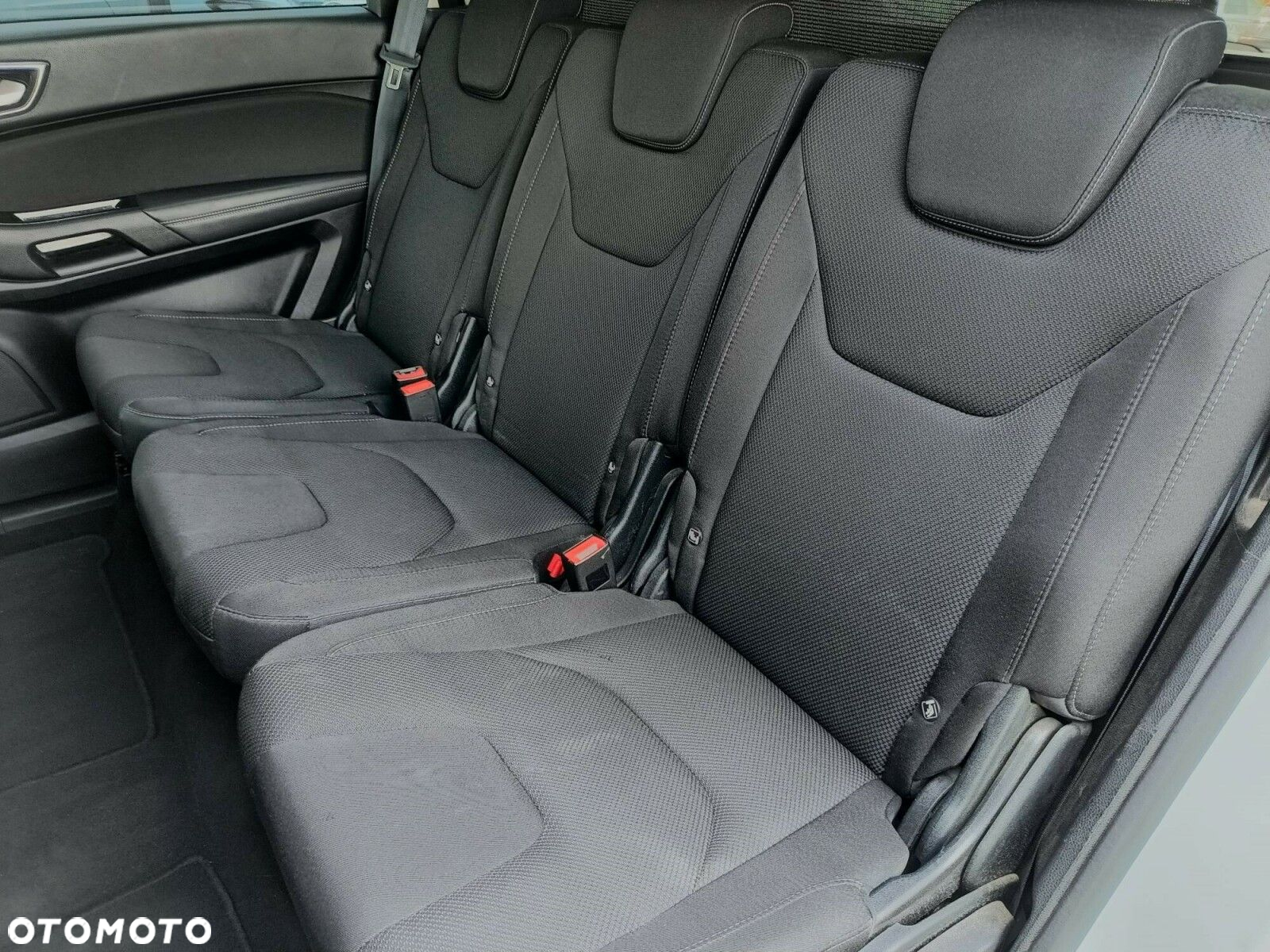 Ford S-Max - 13