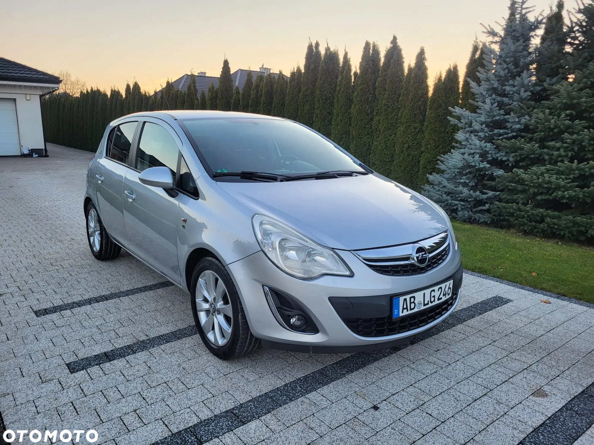 Opel Corsa 1.4 16V 150 Jahre - 2