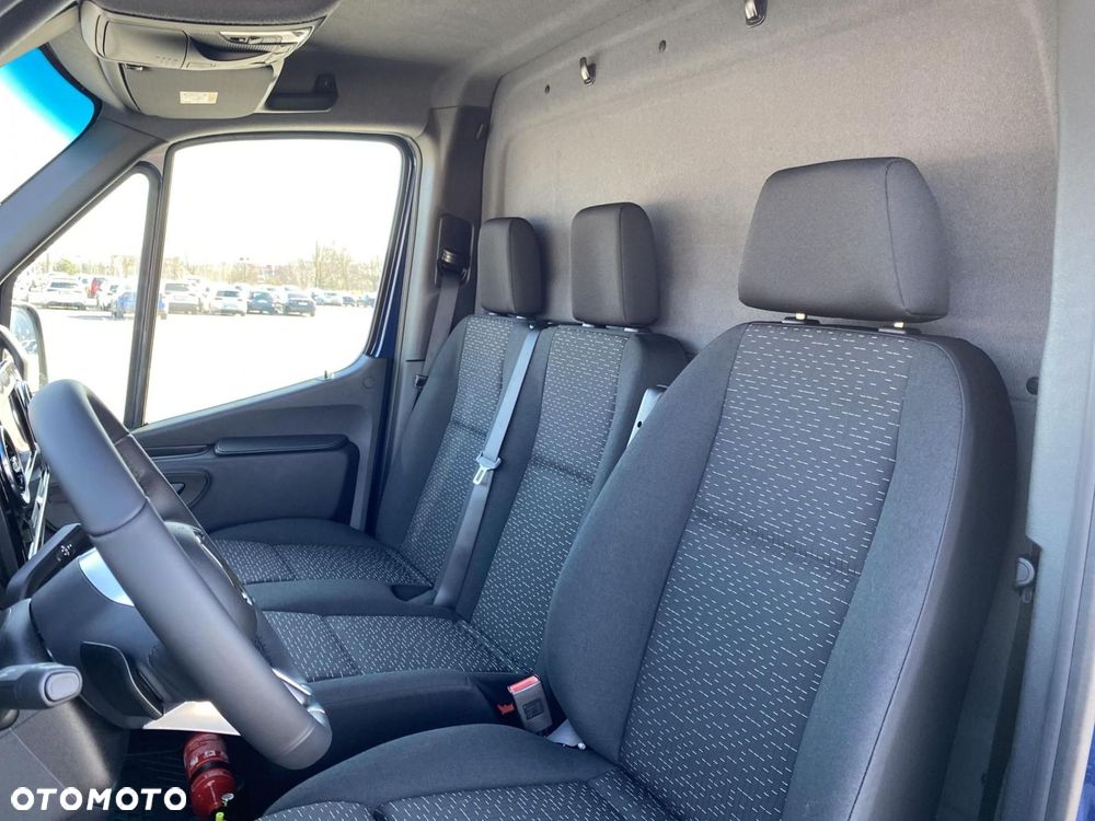 Mercedes-Benz Sprinter - 11
