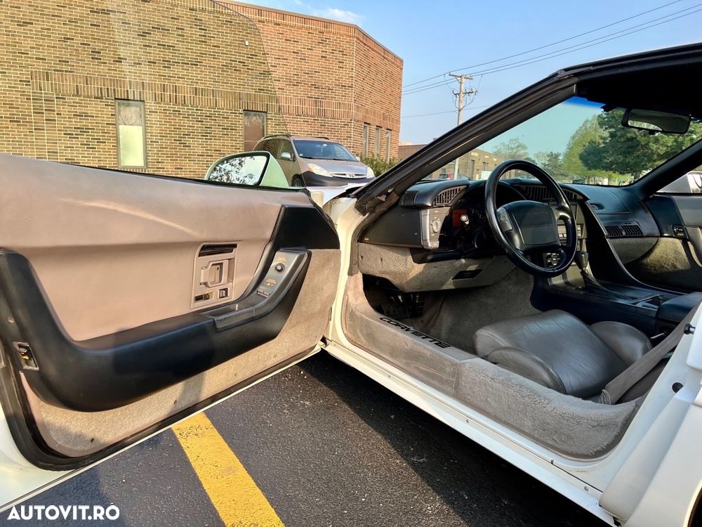 Chevrolet Corvette - 21