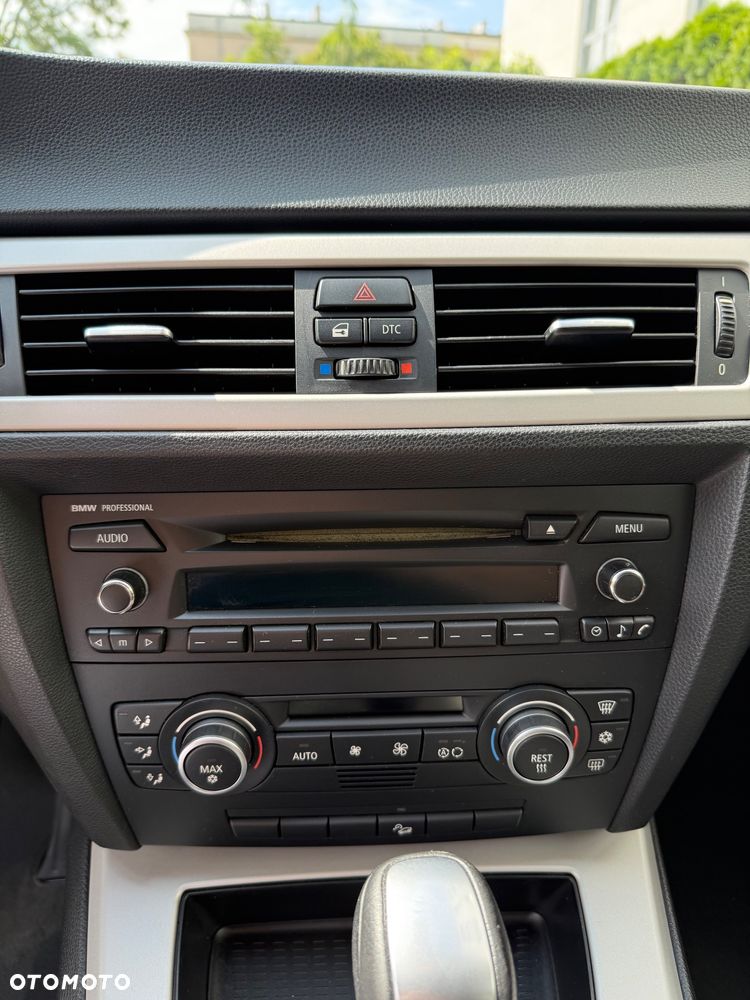 BMW Seria 3 325i xDrive - 17