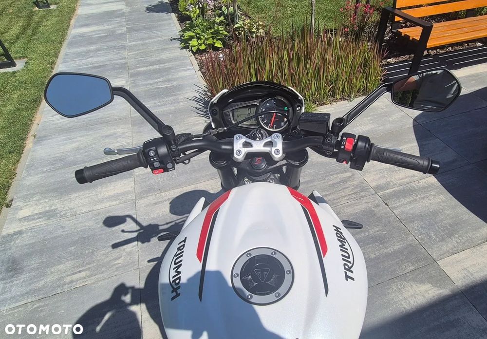 Triumph Street Triple - 13