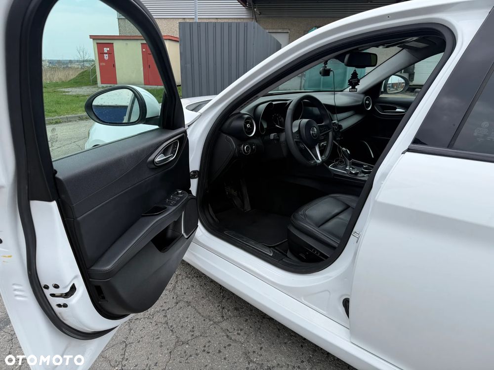 Alfa Romeo Giulia 2.0 Turbo 16V AT8 Veloce Ti - 10