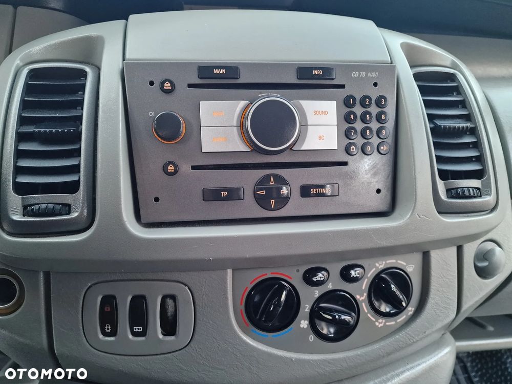 Opel Vivaro L2H1 2.9t - 24