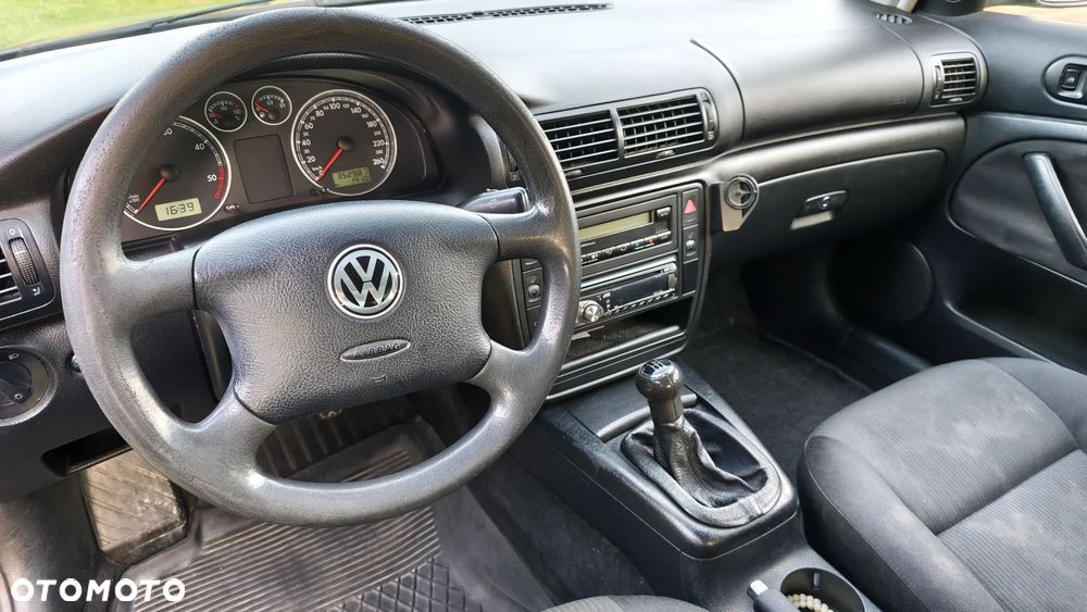 Volkswagen Passat 1.9 TDI Basis - 6