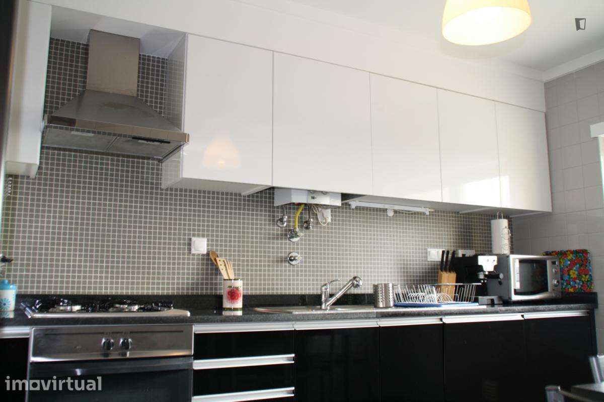 Quarto - localizado em Caparica Lisbon - Grande imagem: 5/20