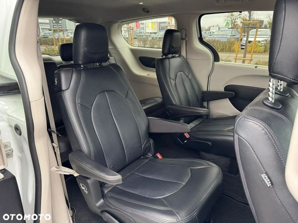 Chrysler Pacifica - 14
