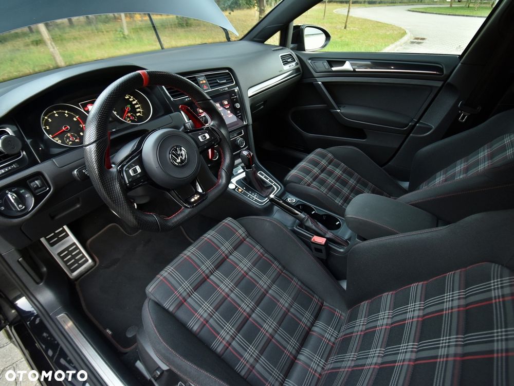 Volkswagen Golf GTI (BlueMotion Technology) DSG Performance - 17