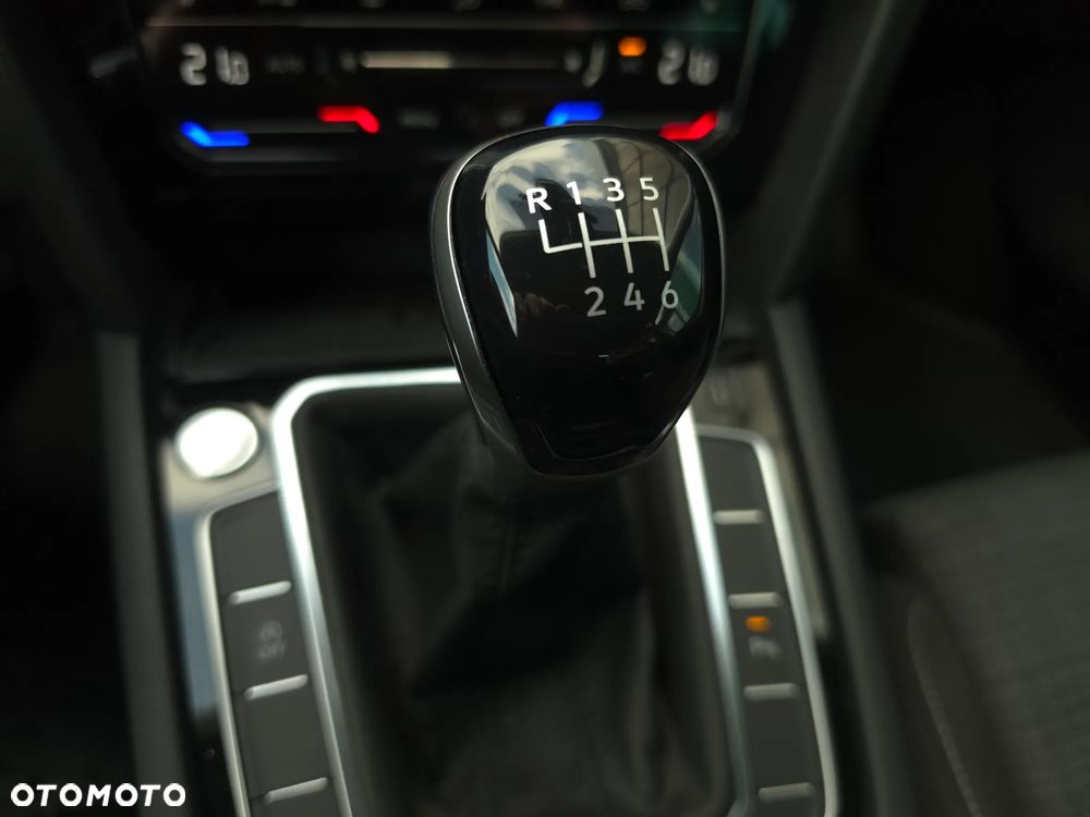 Volkswagen Passat 1.5 TSI EVO Business - 20