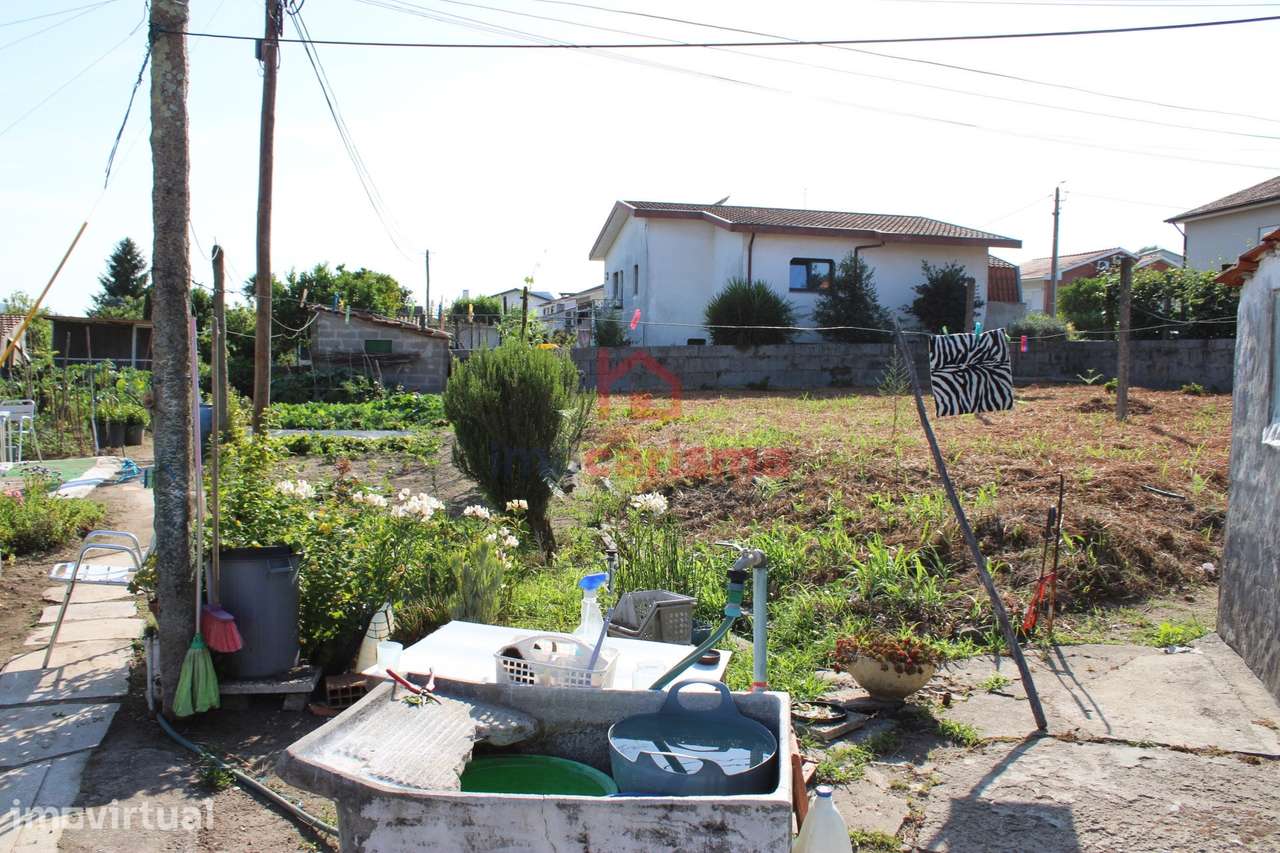Moradia T2 Térrea para Restauro em Vila das Aves, Santo Tirso - Grande imagem: 4/26