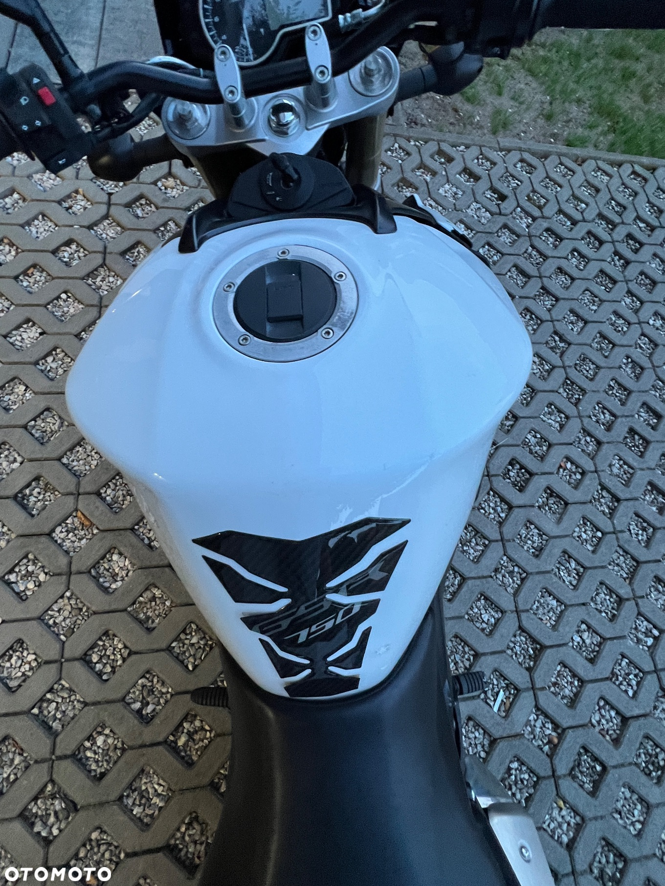 Suzuki GSR - 13