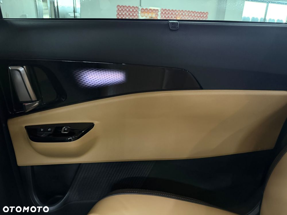 Kia Carnival - 14