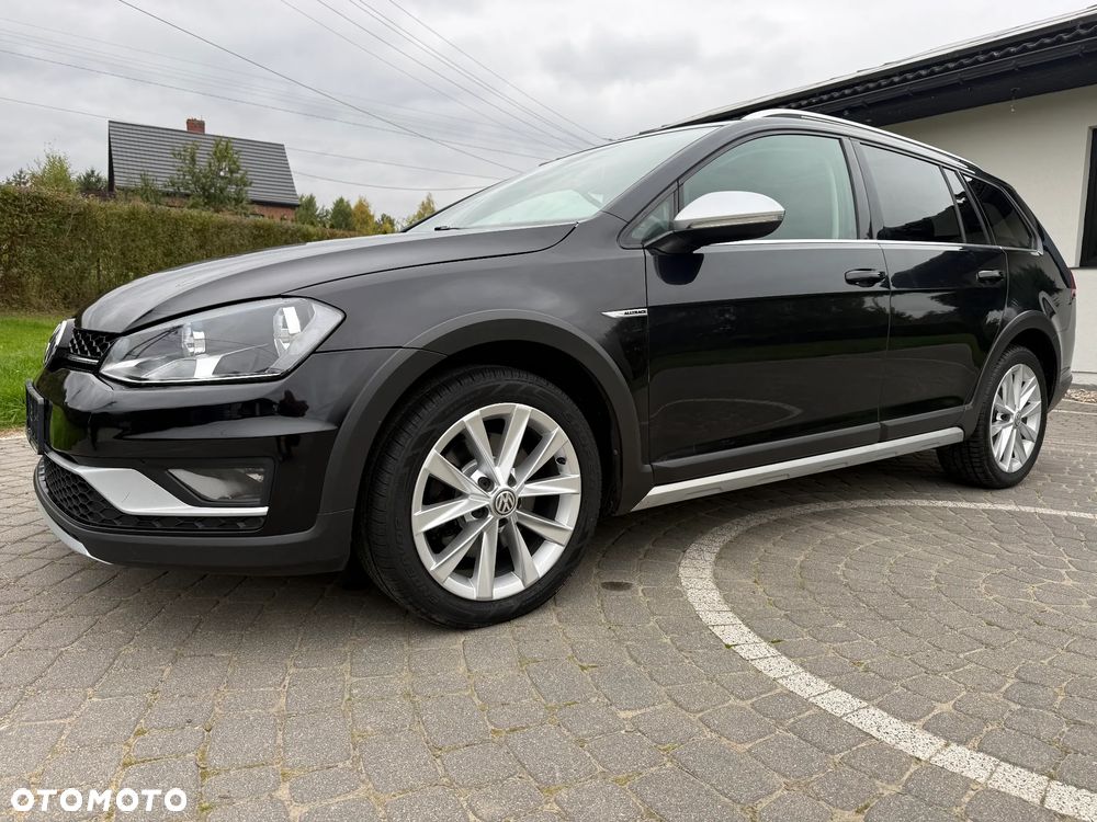 Volkswagen Golf - 1