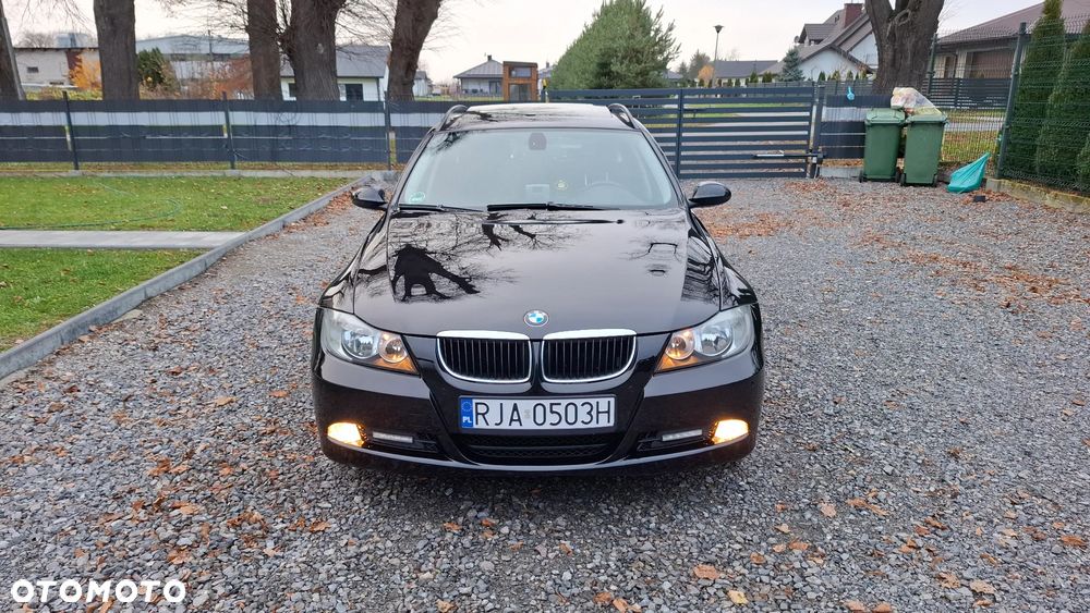 BMW Seria 3 320i Touring - 10