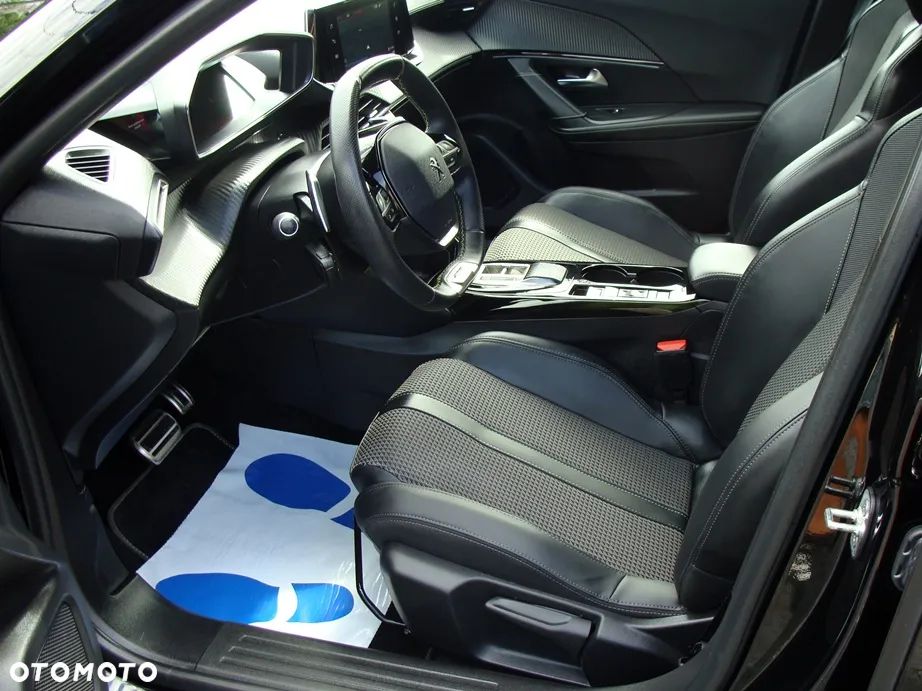 Peugeot 2008 PureTech 130 EAT8 GT - 17