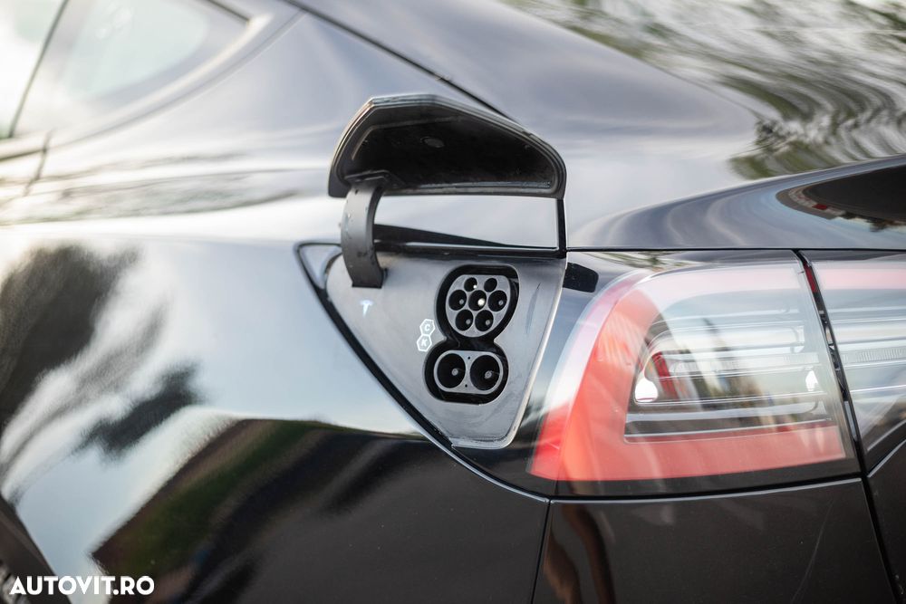 Tesla Model 3 - 21