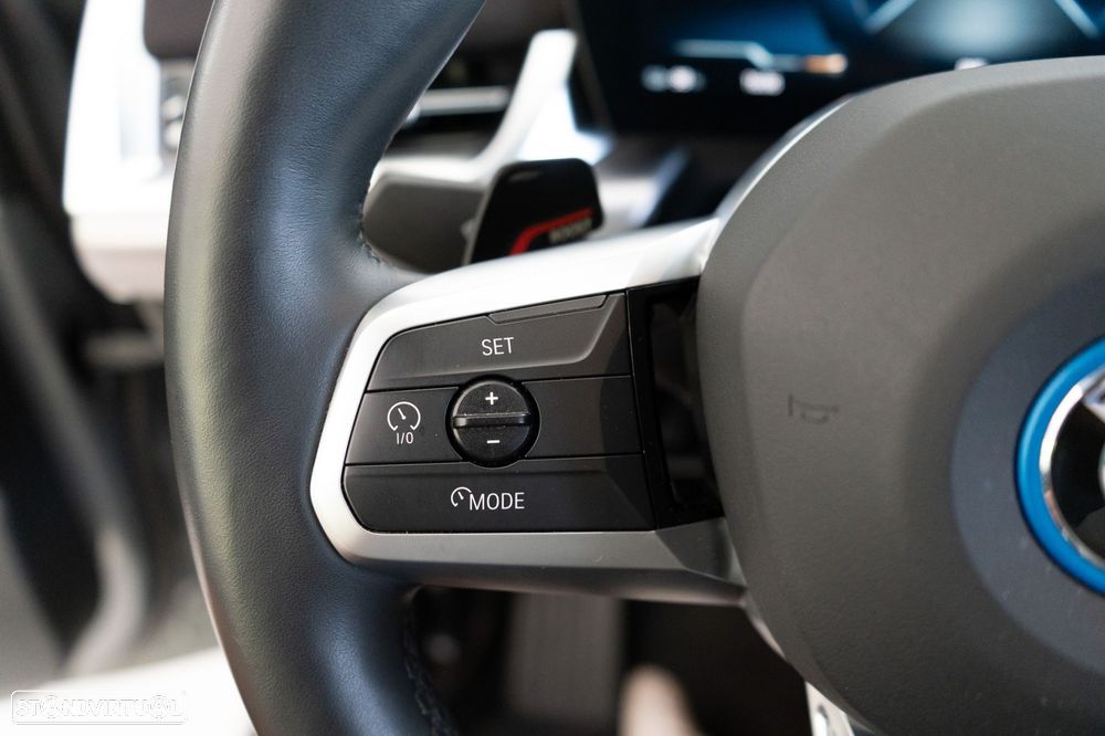 BMW iX2 eDrive20 Pack Desportivo M - 19