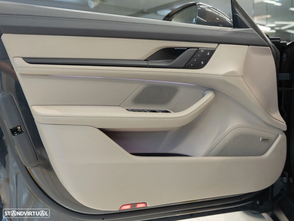 Porsche Taycan 4S - 11