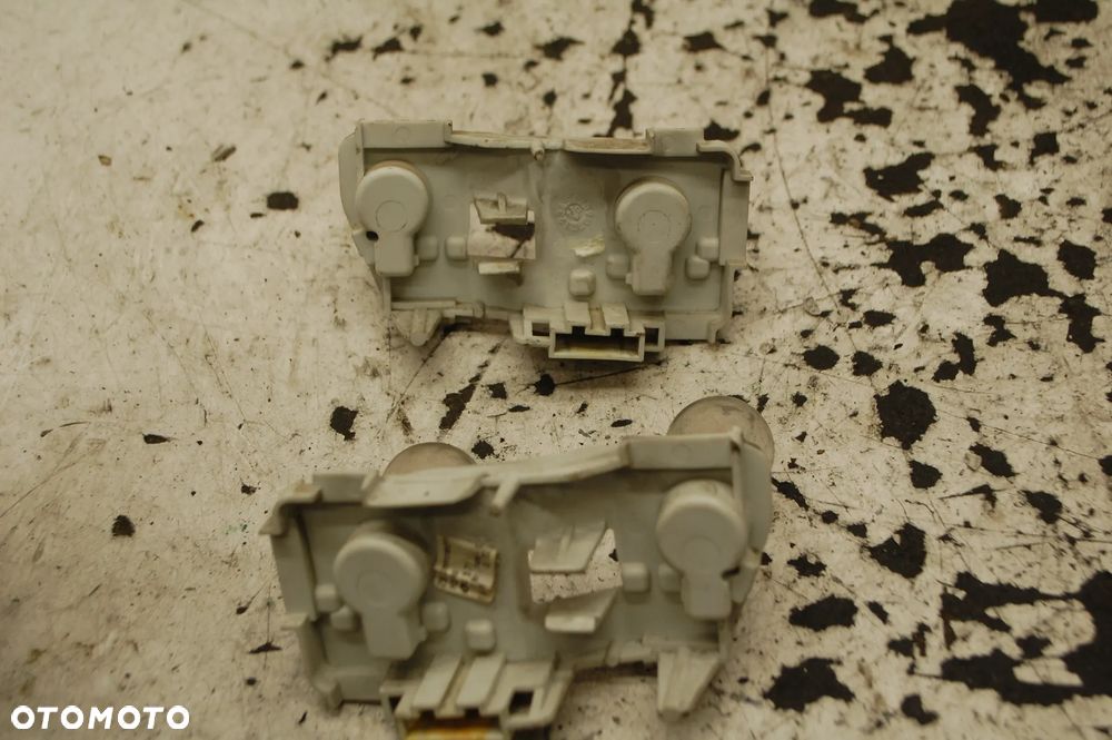 WKŁAD LAMPY PRAWY TYŁ TYLNY W KLAPĘ BAGAŻNIKA AUDI A4 B7 KOMBI - 1