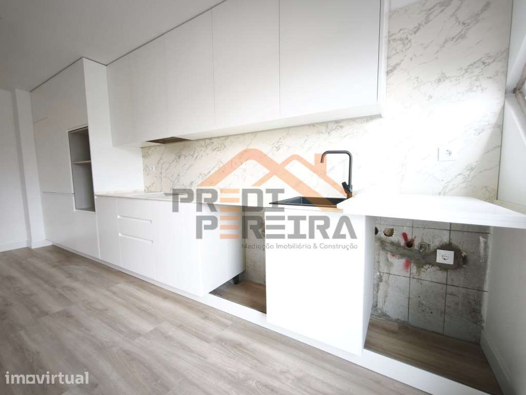 T3 remodelado, com varanda fechada, situado no porto da Paiã. - Grande imagem: 4/22