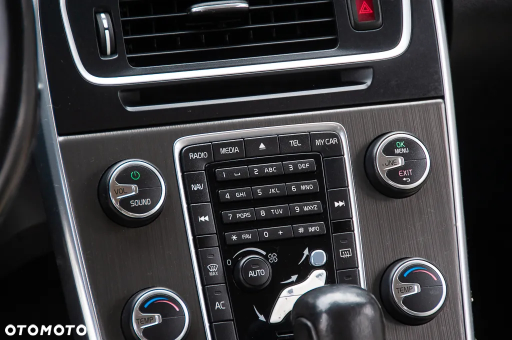 Volvo V60 D4 Geartronic Summum - 33