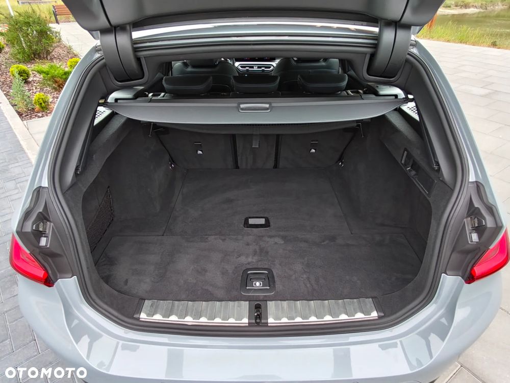 BMW Seria 3 318i M Sport - 32